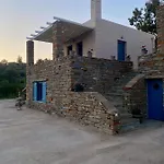 Charming Stone - Minutes From Port Vourkárion