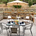 Σπίτι διακοπών Charming Stone - Minutes From Port Vourkárion