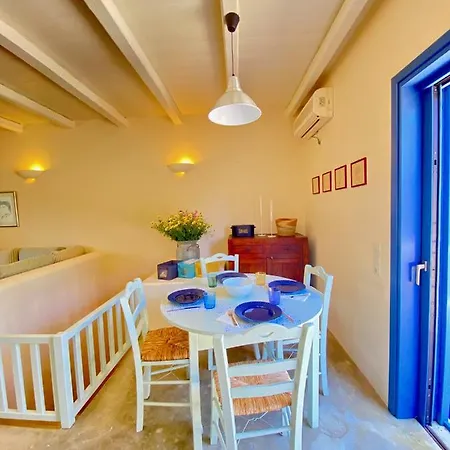 펜션 Charming Stone - Minutes From Port Vourkárion