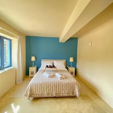 Charming Stone - Minutes From Port Vourkárion