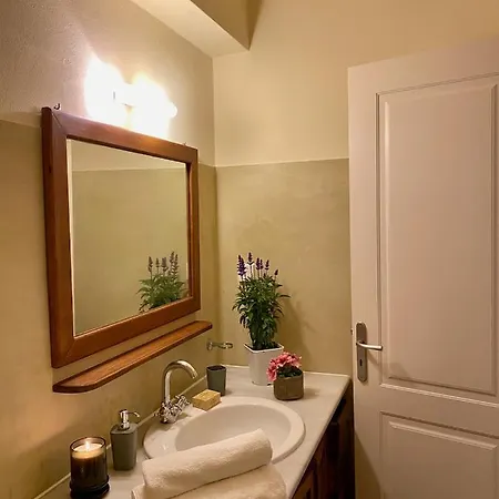 Charming Stone - Minutes From Port 度假居 Vourkárion