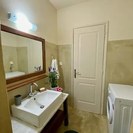 Holiday home Charming Stone 3 - Minutes From Port