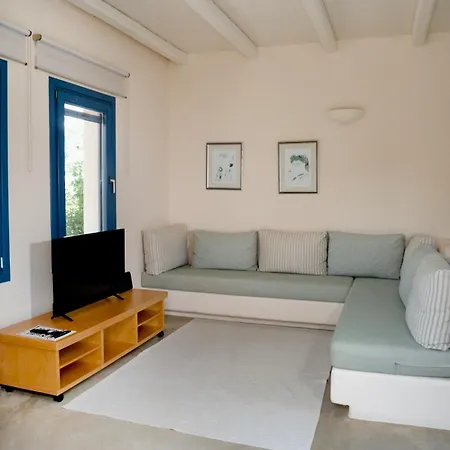 Charming Stone - Minutes From Port 度假居 Vourkárion