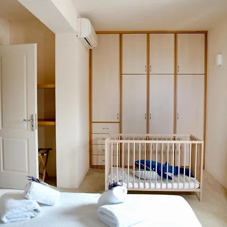 Holiday home Charming Stone 3 - Minutes From Port *