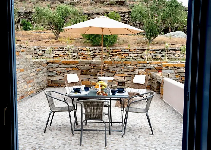 Casa vacanze Charming Stone - Minutes From Port *